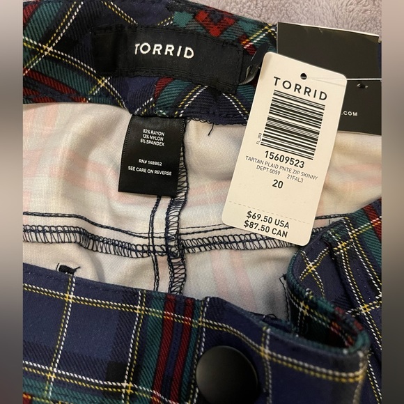 NWT TORRID plaid skinny leg with zipper detail. Size 20. - Picture 4 of 6